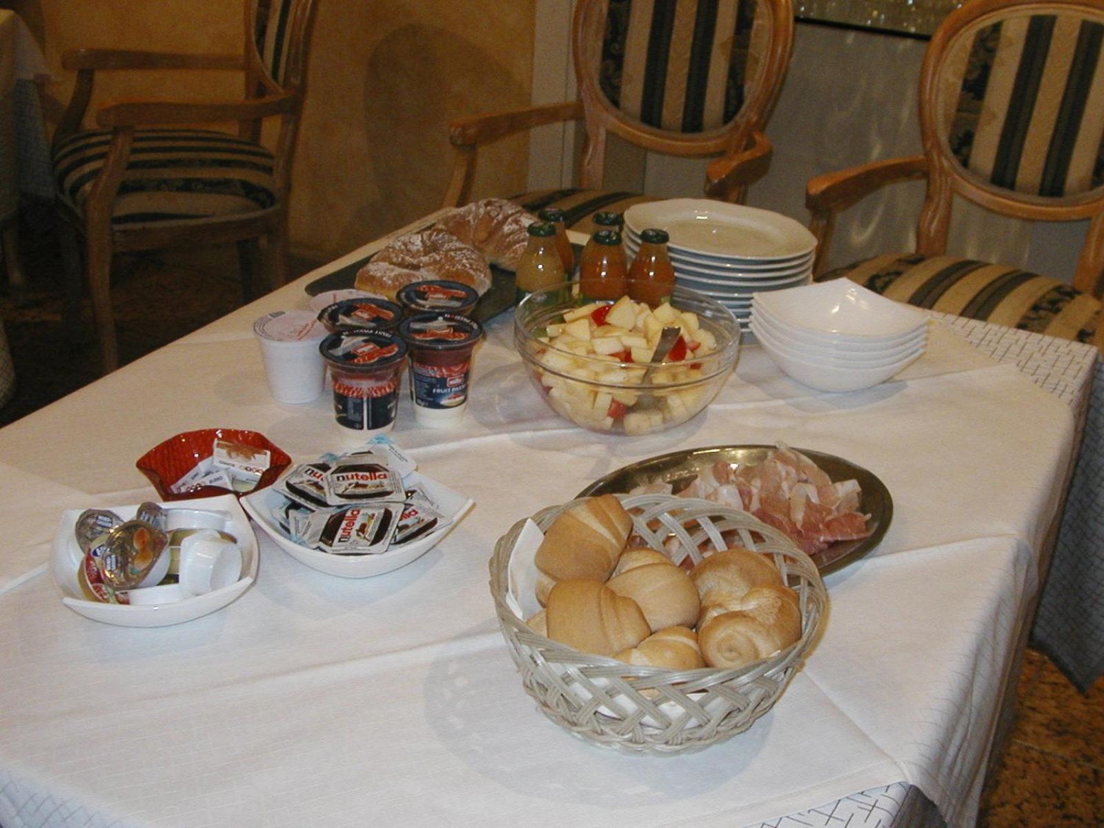Bed and Breakfast Trattoria Bettola Лонато Экстерьер фото